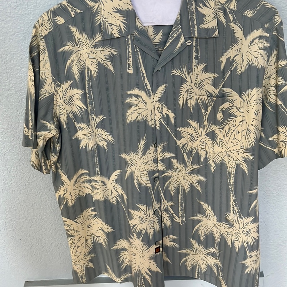 Tori Richard Hawaiian Shirt! Size Medium